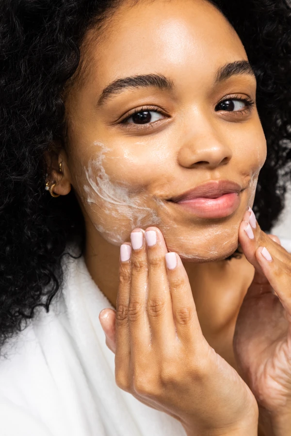 Waarom een Goede Skincare Routine Essentieel is voor Huidverbetering