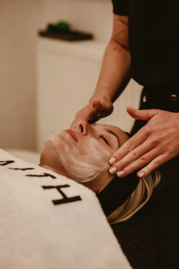 Glow en Hydratatie gezichtsbehandelingen bij Skin Elite in Maastricht